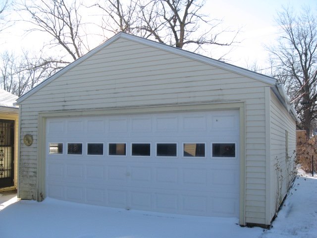 Property photo 11 - 3 Bedroom / 2 Bath Ranch - 1833 Rosemont Drive